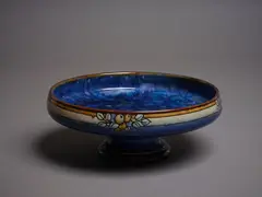 Royal Doulton, Fruit stand, decorated with fruit pattern on a blue ground
