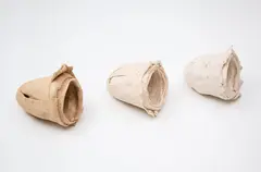 Christine Boswijk, Three small pods, hand-built ceramic