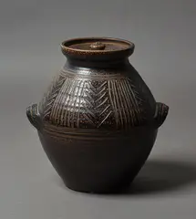Mirek Smisek, Large lidded jar, stoneware with salt glaze and incised geometrical decoration to the shoulders