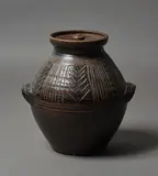 Mirek Smisek, Large lidded jar
