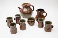 Andrew van der Putten, Coffee set, comprising a large coffee pot, a milk jug, a sugar pot and six mugs