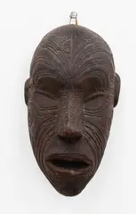 Auckland Museum, Vintage Māori head plaque souvenir, hand-finished moulded composite, ca. first half of 20th century