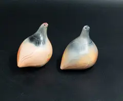 Jo Munro, Duo of Birds, ceramics, in a gradation of oranges and blacks