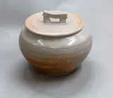 Peter Smith, Large lidded jar, with crackled shino-typo glaze