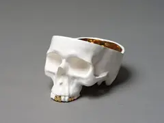 Stefan Nikolaev, “Skull”, high-fired porcelain with gold lustre well, 39/50