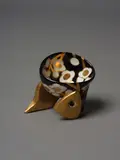 Kasumi Ueba, Untitled, glazed ceramic with gilded decoration