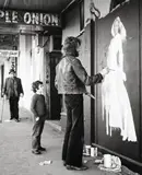 Ans Westra, Repainting the exterior of the Purple Onion striptease club in Vivian Street after a fire, 1974