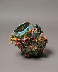 Virginia Leonard, Urns for Unwanted Limbs No. 8, clay, resin, lustre, gold (2021)