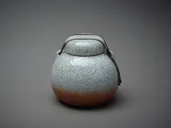 Jean Halstead, Round lidded pot