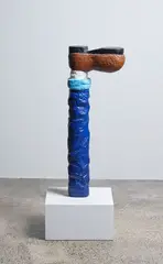 Ronnie van Hout, Extra Leg, painted epoxy resin on polystyrene (2014)
