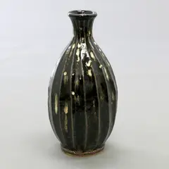 Mitsuru Kimura, Ribbed bottle vase, stoneware with thick nuka glaze drops over tenmoku