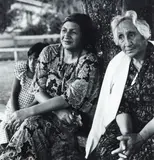 Ans Westra, Visitors to a Tangi, gelatin silver print