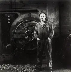 Glenn Busch, Charlie Roughton: Foreman, Metal Foundry (Wellington, 1982), gelatin silver print
