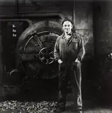 Glenn Busch, Charlie Roughton: Foreman, Metal Foundry (Wellington, 1982), gelatin silver print