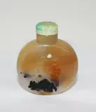 Chinese Suzhou-style agate snuff bottle, late 18th/early 19th century, carved cleverly following the natural colour of the stone with a scholar and a horse under a full moon,
