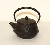 Small Japanese cast iron kettle, Meiji period (1868 – 1911)