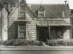 Les Cleveland, House in Taranaki St, Wellington, 21 September 1957, gelatin silver print