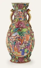 A Chinese Export Mandarin patterned baluster vase, Qianlong period (1736-1795)
