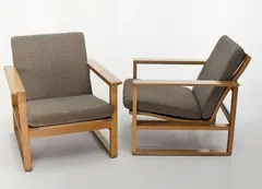 Denmark Borge Mogensen for Fredericia Mobelfabrik, Pair of 'Sleigh' Chairs, solid oak frame with exposed finger joints and wool upholstery