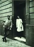 Eugène Atget, Versailles, femme et soldat, Maison Close, 1921