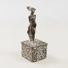 Kari Juva, Pregnant woman, bronze