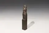 Alfred Hrdlicka, Stele mit weiblicher Figur, bronze