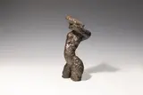 Ulrike Truger, Frau mit erhobenen Armen, 1977, bronze