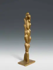 Roland Goeschl, Aufwärtsstrebende Form, c. 1960, Paint chips/cracks on the sculpture and on the plinth