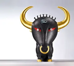Lu Hsien ming, Iron Ox with Golden Horns, 2008, Fiberglass, screw (unique)