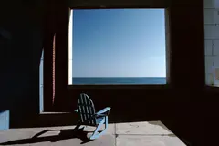 Ko Si-chi, Viewing the Ocean, 1983, Dye transfer print, edition no. 1/15