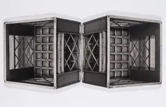Margund Smolka, "Entweder Und" III (Milchkisten) (2-teiliges Werk), 1997, Fotografie auf Vekaplan
