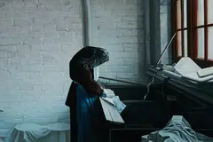 John Stark, "The Laundry Room", 2013, Öl auf Holz
