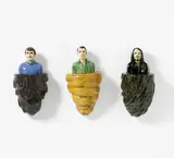Rosi Steinbach, Heroes III, 2011, 3 Keramiken, gebrannt