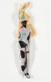 Hoda Tawakol, Figurine #27, 2012, Plastikpuppe, Synthetikgewebe und Garn