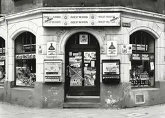 Trinkhalle by Tata Ronkholz, 02/1982, Gelatinesilberabzug auf Agfa-Fotopapier, sold Nov 2021
