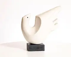 Anna Campbell Linnane, Dove, 1991, marble on granite base