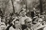 Diane Arbus, Boy above a Crowd, N.Y.C.