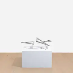 George Rickey, Three Open Triangles Horizontal, 1981–1990, stainless steel