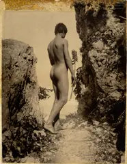 Wilhelm von Gloeden, Nu debout, 1908, tirage albuminé; signé, daté, et annoté 'Taormina' au crayon dans l'image