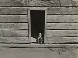 Marion Post Wolcott, Child in log cabin doorway, Jackson, Kentucky