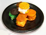 David Gilhooly, Frog Cookie Plate
