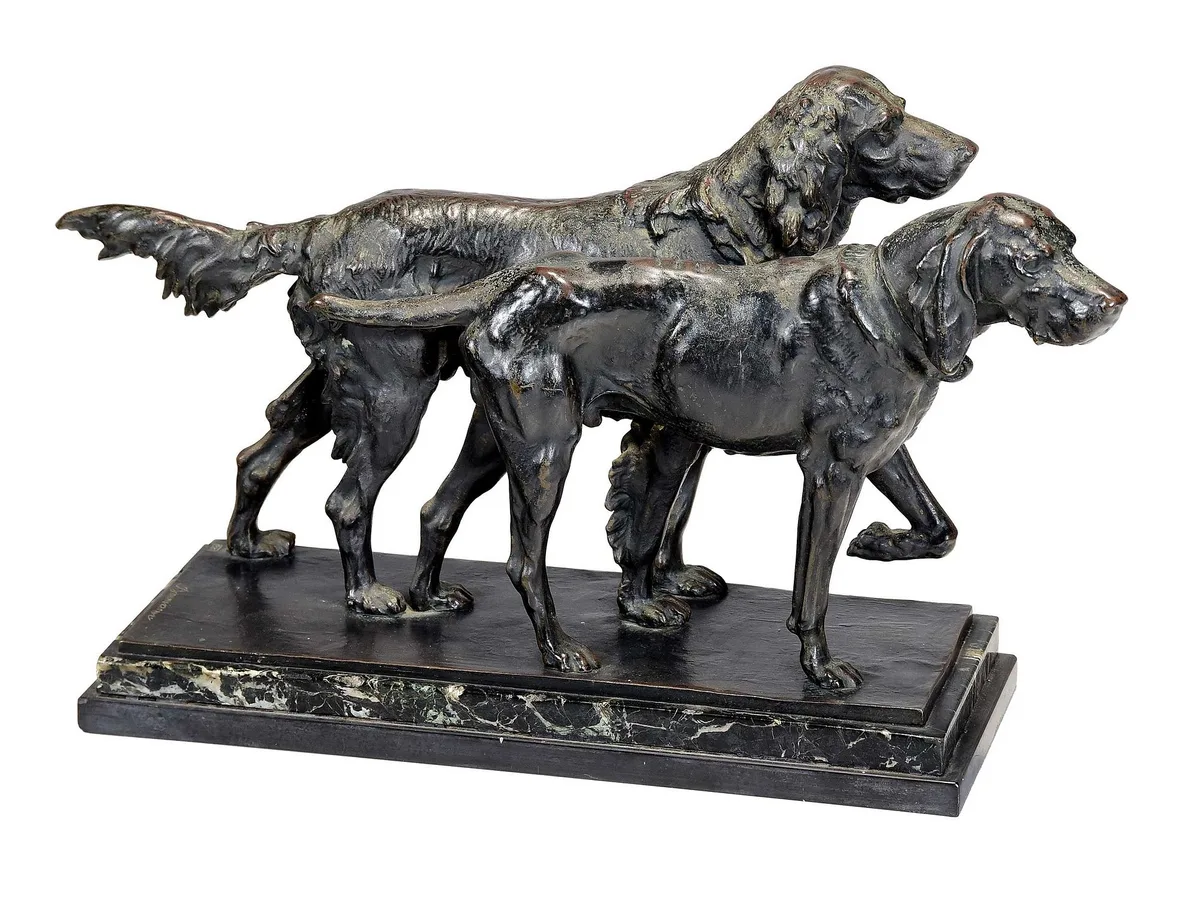 Wilhelm Bormann, Two Bird Dogs, patinated bronze on a stepped stone plinth