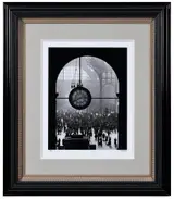 Alfred Eisenstaedt, Farewell of Servicemen, Clock at Pennsylvania Station, New York City