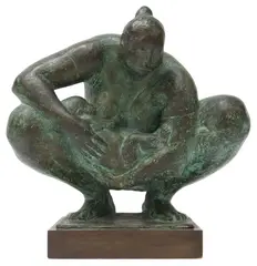 Francisco Zúñiga, Maternidad en Cuclillas, Patinated bronze sculpture
