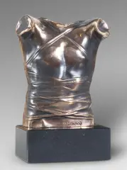 Igor Mitoraj, Pancerz, (Cuirasse II), 1986, brąz, kamień