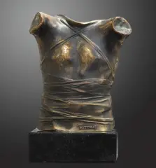 Igor Mitoraj, PANCERZ II (CUIRASSE II), 1986, brąz, kamień