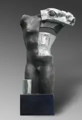 Sylwia Caban, Wojownik, 2020, aluminium patynowane, czarny granit