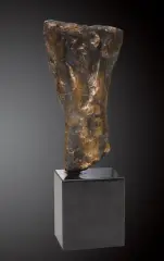 Waldemar Mazurek, Półpostać z uniesionymi rękoma, brąz, kamień