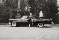 Milton H. Green, Marilyn Monroe – Cadillac L.A., 1954-1988, fotografia cz-b nakl. na karton