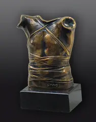 Pancerz by Igor Mitoraj, 1978, brąz polerowany, podstawa: kamień, sold Oct 2012